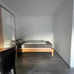 & Monteurzimmer - Free Parking & 24h Check-in
