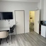 & Monteurzimmer - Free Parking & 24h Check-in *