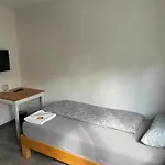 Daire & Monteurzimmer - Free Parking & 24h Check-in Bielefeld