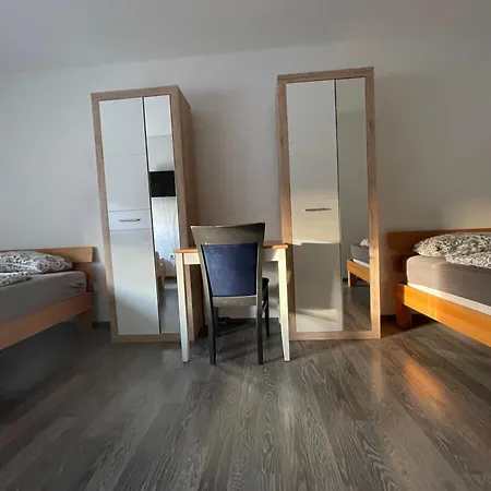 & Monteurzimmer - Free Parking & 24h Check-in ビーレフェルト