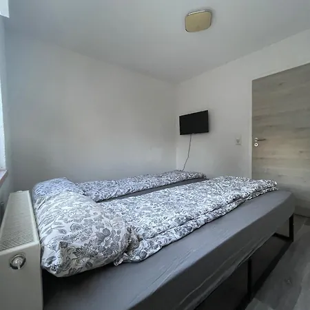 & Monteurzimmer - Free Parking & 24h Check-in ビーレフェルト