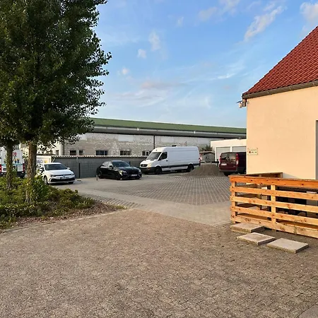 & Monteurzimmer - Free Parking & 24h Check-in Apartmán *