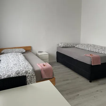 & Monteurzimmer - Free Parking & 24h Check-in Apartmán