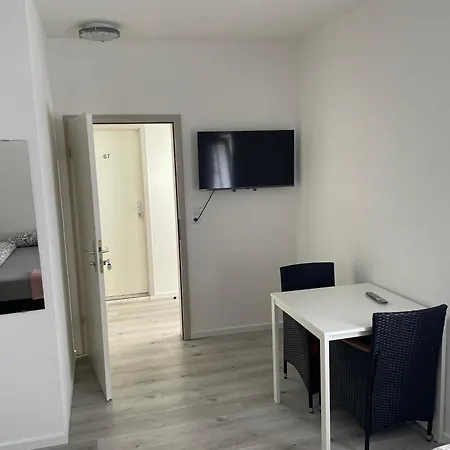 & Monteurzimmer - Free Parking & 24h Check-in *