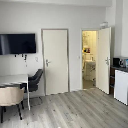 & Monteurzimmer - Free Parking & 24h Check-in *