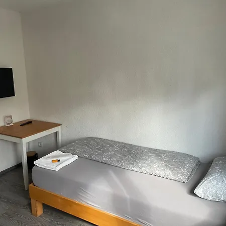 アパート & Monteurzimmer - Free Parking & 24h Check-in ビーレフェルト